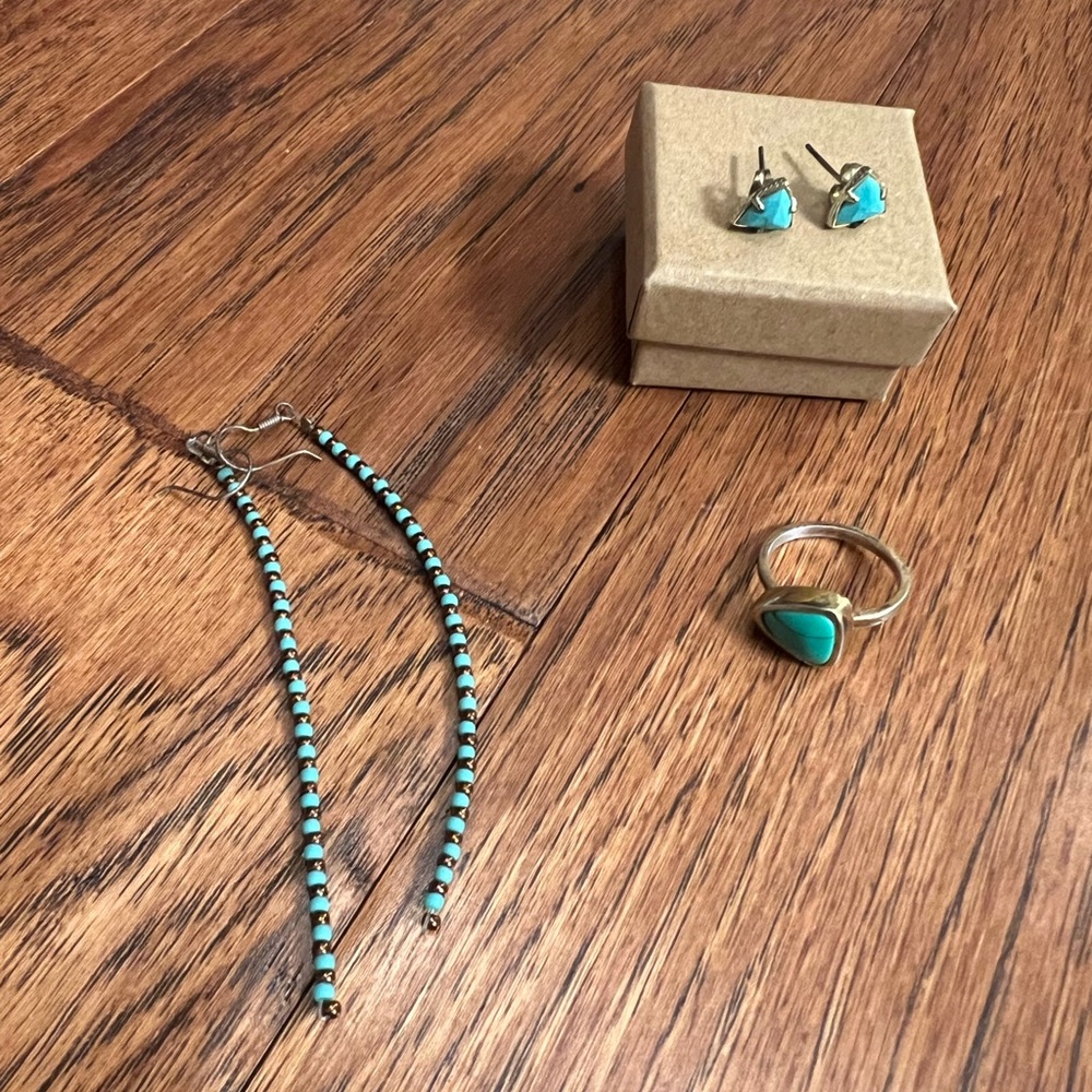 Turquoise Jewelry Set with Earrings and Ring